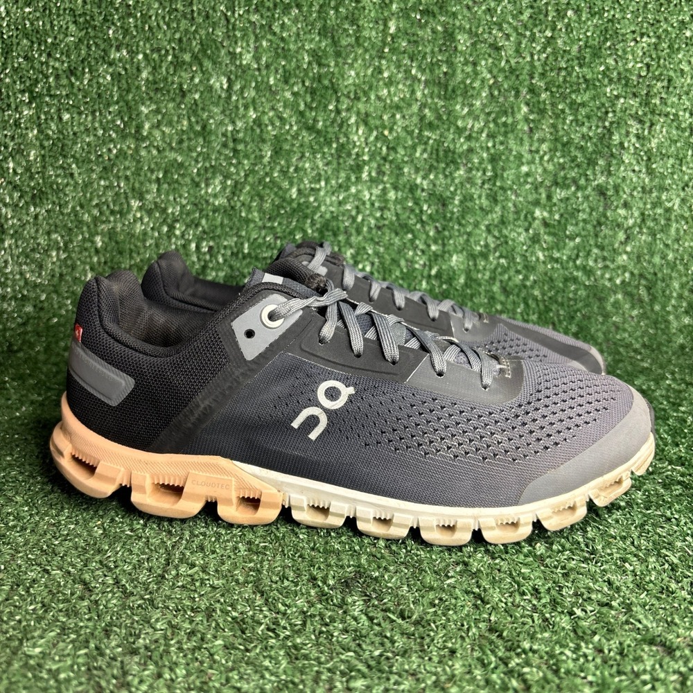 On Cloudflow Running Lightweight Breathable Athletic Sneaker Grey Women Size 7.5